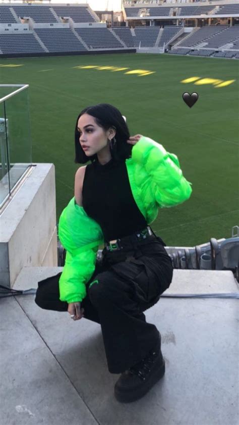 Baddie Outfits para animarte a ser más osada y extrovertida Neon