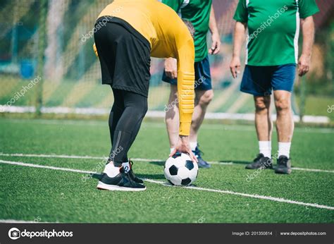 Partial View Old Men Playing Football Together Field — Free Stock Photo