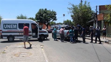 Joven de 18 años en auto persiguió chocó a un motociclista y se dio a