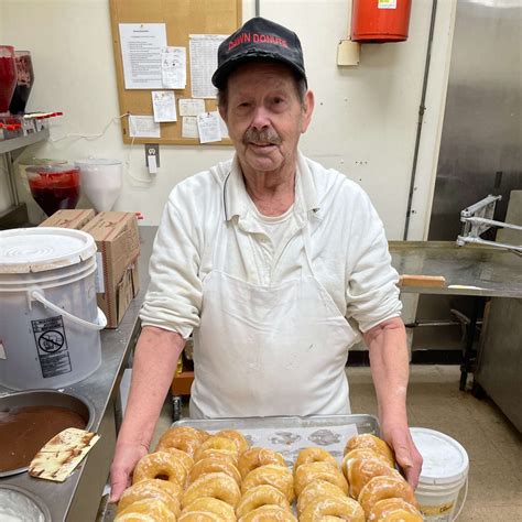 Custom Donuts Daily Made Donuts Grand Blanc Mi Aandk Dawn Donuts
