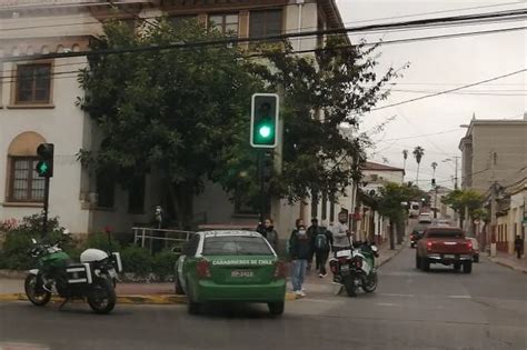 Ltimo Minuto Mujer Roba Patrulla De Carabineros En Pleno Centro De La