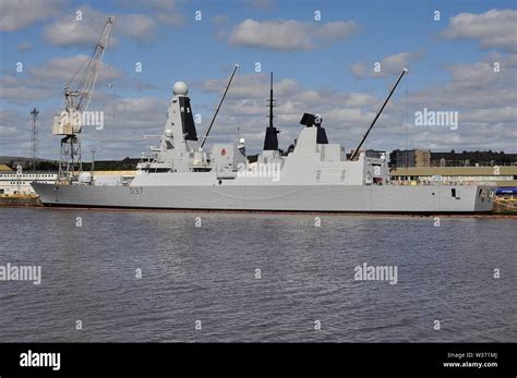 ROYAL NAVY DESTROYER D37 HMS DUNCAN Stock Photo - Alamy