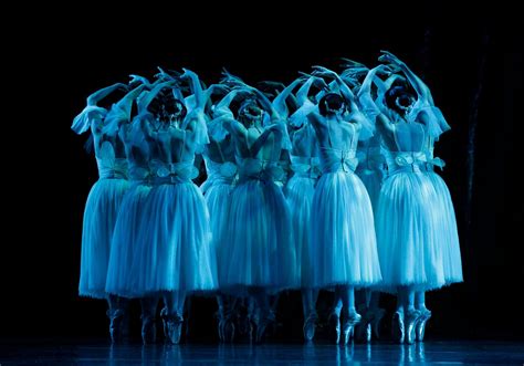 Giselle Synopsis | The Australian Ballet