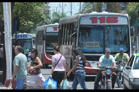 Esperaba El Colectivo Cuando Un Ladr N La Golpe Y Se Llev Su Celular