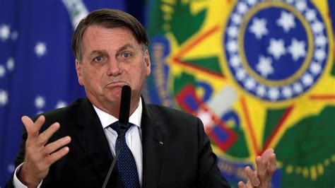 Bolsonaro defende liberdade e cogita decreto de livre circulação