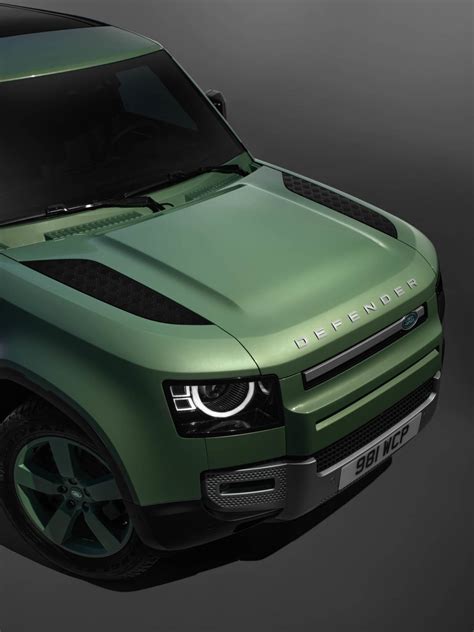 Land Rover Defender 75th Limited Edition | Stilecht mit lackierten ...