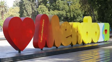 Vandalizaron El Cartel Turístico De Mendoza En La Plaza Independencia