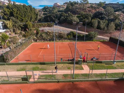 Ven A La Mejor Escuela De Tenis Para Niños En Estepona