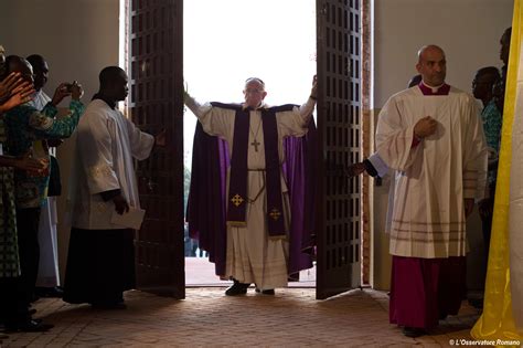 Full text: Pope opens Holy Door at Mass in Bangui cathedral | America Magazine