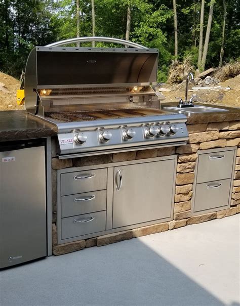 The Best Custom Outdoor Kitchens | Stone Line Sales | Howard