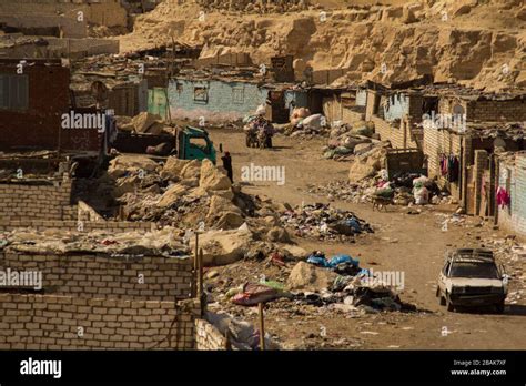 Cairo slums hi-res stock photography and images - Alamy