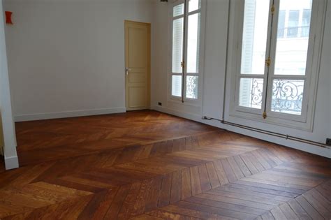 Condamnation de l escalier intérieur d un duplex parisien Traditional