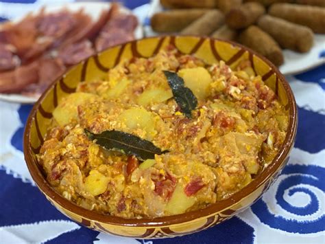 Migas De Batata Tomate Grafe E Faca