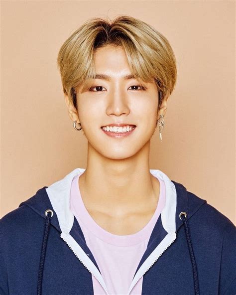 Han한 Stray Kids On Instagram ･ﾟ Han Jisung Looks Divine As Always