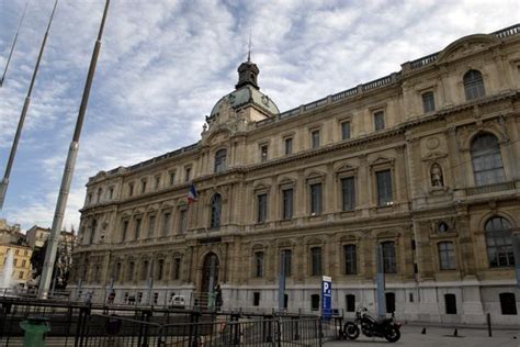 Deux agents de la préfecture des Bouches du Rhône jugés pour corruption