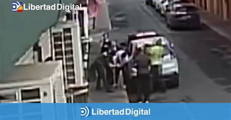 Dos Agentes De La Guardia Civil Salvan La Vida De Un Ni O A Punto De