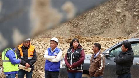 Gore Y Distritos Beneficiados Supervisan Avance De La Carretera