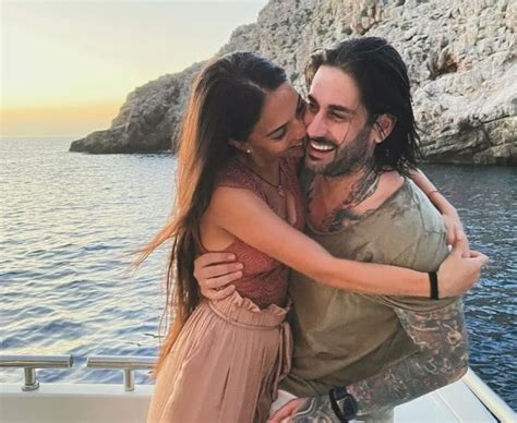 Melendi anuncia que será padre por quinta vez