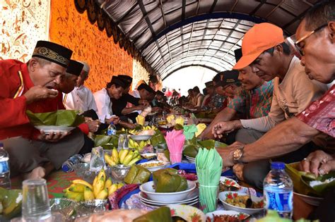 Tradisi Makan Bajamba Dalam Provinsi Sumatera Barat