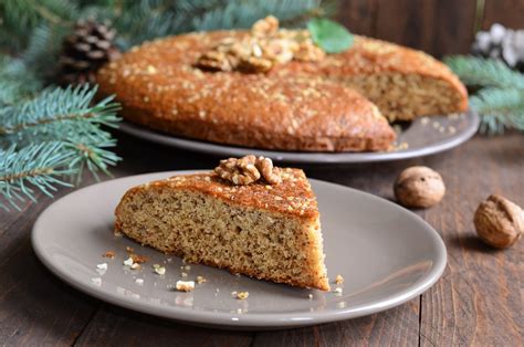 Recette de gâteau moelleux aux noix et au miel Marie Claire