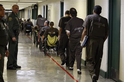 County consultant lays out options for jail overhaul - Los Angeles Times