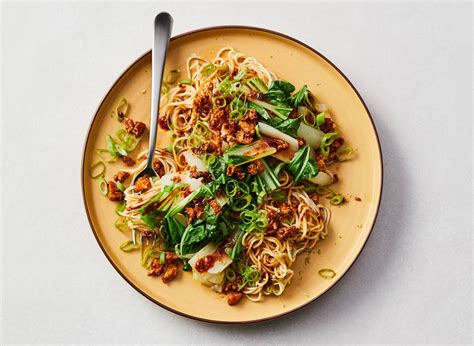 Vega Gehakt Van Tofu Met Mie En Paksoi Recept Allerhande Albert Heijn