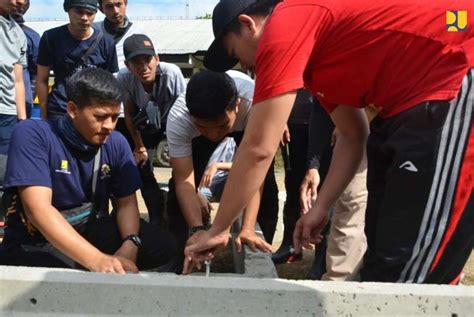 Insinyur Muda Rehabilitasi Rumah Korban Gempa Lombok Republika Online