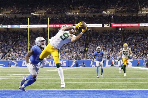 Packers Defeat Lions In Thanksgiving Day Opener Los Angeles Times