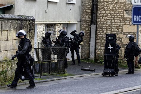 Gond Pontouvre intervention du Raid deux hommes interpellés après