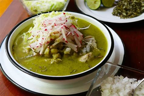 Emblemático pozole verde estilo Guerrero Gente Nayarit