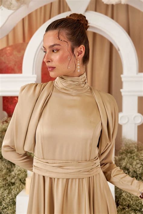 Omzu Büzgü Detaylı Saten Abiye Elbise Nude Elbise Brightness Collection aleynaataların