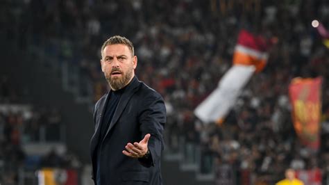 Roma Renova Contrato Do T Cnico Daniele De Rossi