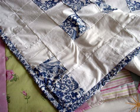 Hart's corner: Blue and white quilt finished