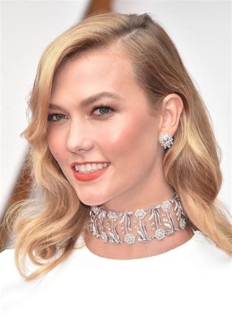 Karlie Kloss Peach Makeup At The 2017 Oscars Popsugar Beauty Photo 2