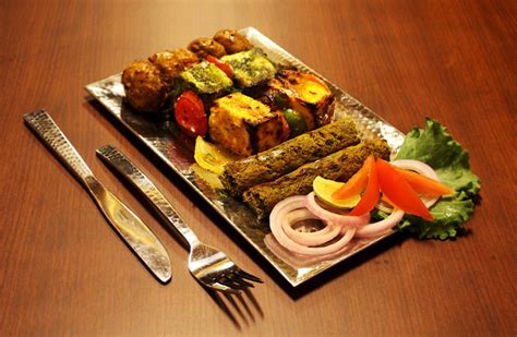 Try The Veg Tandoori Platter @ The Clay Oven | So Delhi