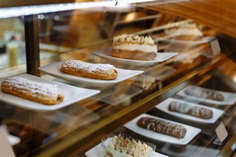 ⬇ Скачать картинки Витрина кафе, стоковые фото Витрина кафе в хорошем ...