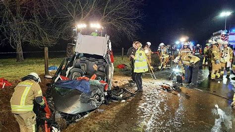 Schwerer Autounfall Mit Einem Toten In Warburg Nw De