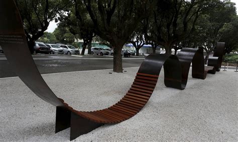 Monumento S V Timas Da Covid Inaugurado Em Cemit Rio No Caju