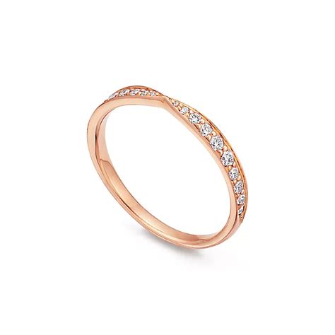 Tiffany Harmony®:Band Ring in Rose Gold with Diamonds, 1.8 mm | Tiffany & Co. Netherlands