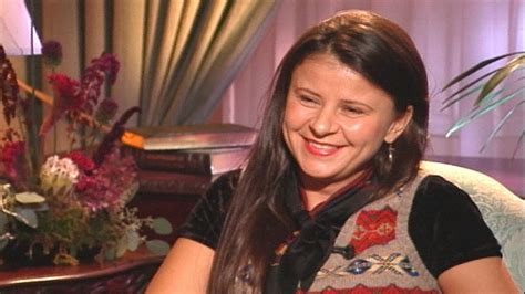 Rewind Tracey Ullman On Her Mom S Weird Job The Tv Pilot She Turned Down And More 1994