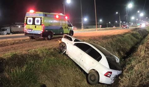 Carro Cai Na Vala De Escoamento Na Br Em Sinop Ap S Condutor Ser