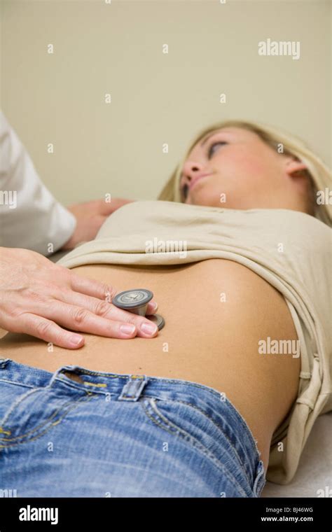 Doctor Examining Teenage Female Patient Fotos Und Bildmaterial In