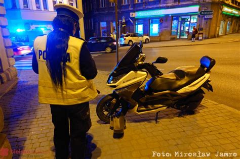 Nocne Zderzenie Taks Wki Z Jedno Ladem Motocyklista Odwieziony Do