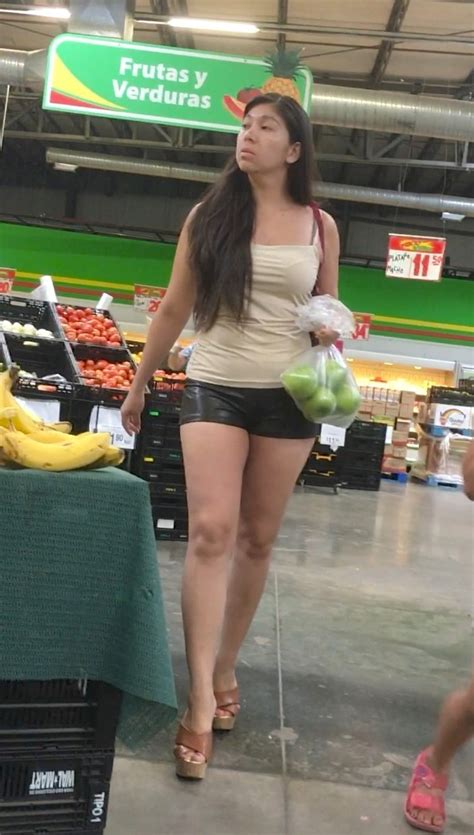 Chicas Hot En Micro Shorts Mujeres Bellas En La Calle