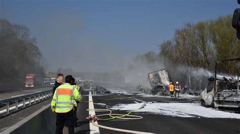 Fotos Sinsheim Wiesloch Rauenberg Unfall Auf A Lkw Ausgebrannt