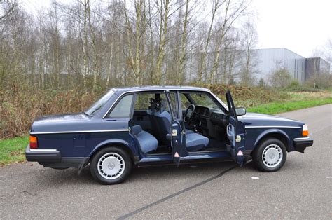 OpenRoad Classic Cars Volvo 240GL B230F Blauw 9 OpenRoad