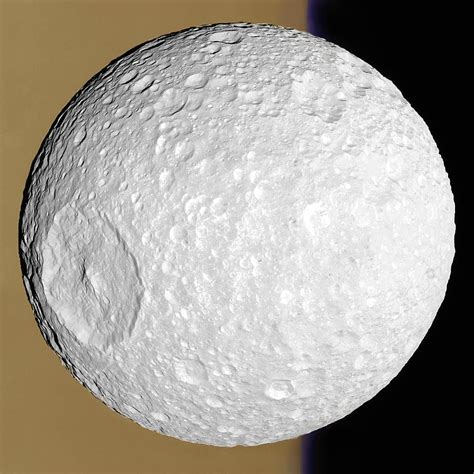 Mimas Un Pequeño Satélite Con Un Gran Cráter