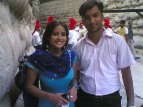 Miss Pooja And Husband 800x600 Wallpaper
