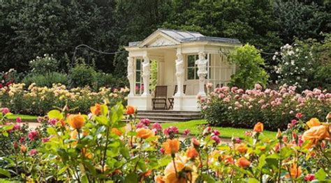 Buckingham Palace Garden Opens To Public For The First Time Life