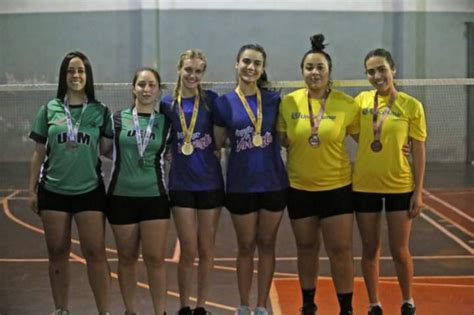 Atletas Da Equipe Palotinense De Badminton Conquistam Vaga Para